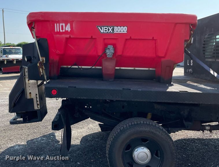 image for item DS8759 2006 Ford F350 Super Duty XL  flatbed pickup truck