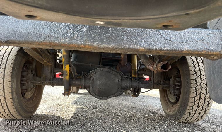 image for item DS8759 2006 Ford F350 Super Duty XL  flatbed pickup truck