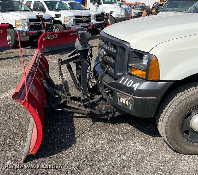 image for item DS8759 2006 Ford F350 Super Duty XL  flatbed pickup truck