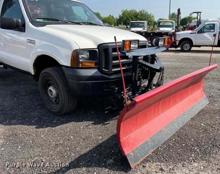 image for item DS8759 2006 Ford F350 Super Duty XL  flatbed pickup truck