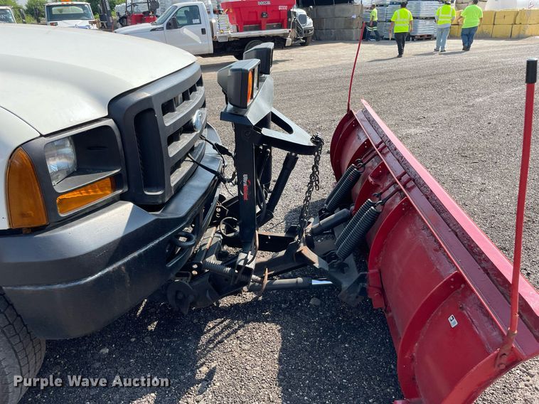 image for item DS8759 2006 Ford F350 Super Duty XL  flatbed pickup truck