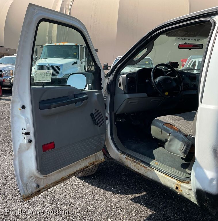 image for item DS8759 2006 Ford F350 Super Duty XL  flatbed pickup truck