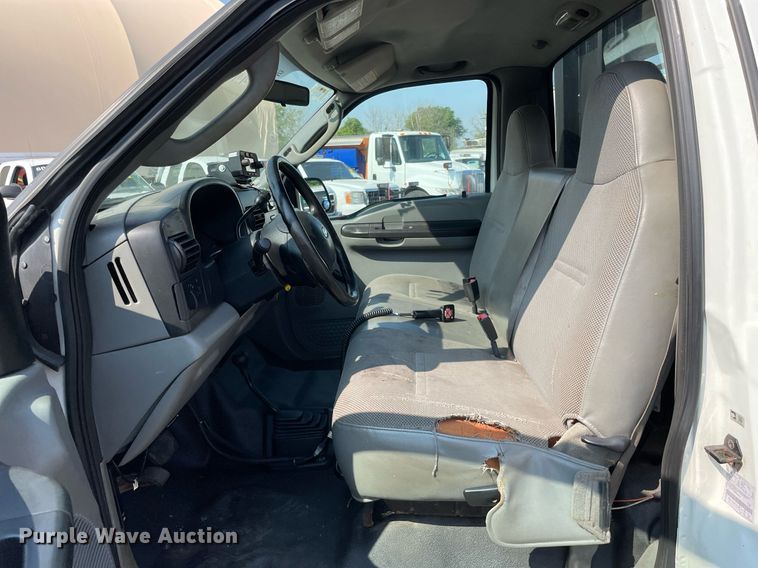 image for item DS8759 2006 Ford F350 Super Duty XL  flatbed pickup truck