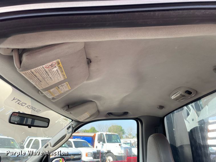 image for item DS8759 2006 Ford F350 Super Duty XL  flatbed pickup truck