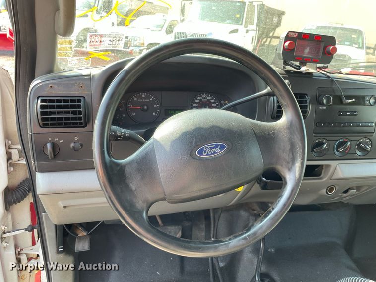 image for item DS8759 2006 Ford F350 Super Duty XL  flatbed pickup truck