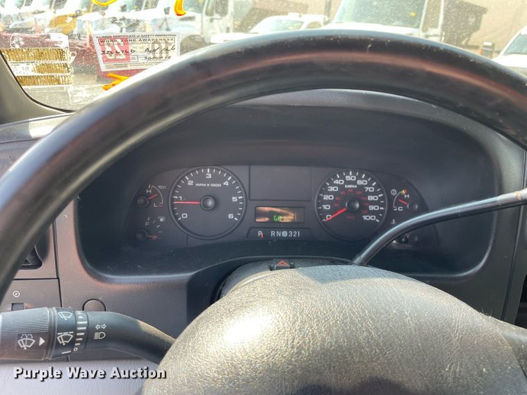 image for item DS8759 2006 Ford F350 Super Duty XL  flatbed pickup truck