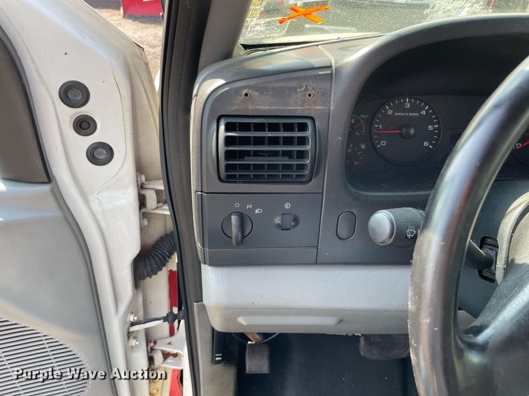 image for item DS8759 2006 Ford F350 Super Duty XL  flatbed pickup truck