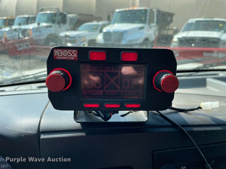 image for item DS8759 2006 Ford F350 Super Duty XL  flatbed pickup truck