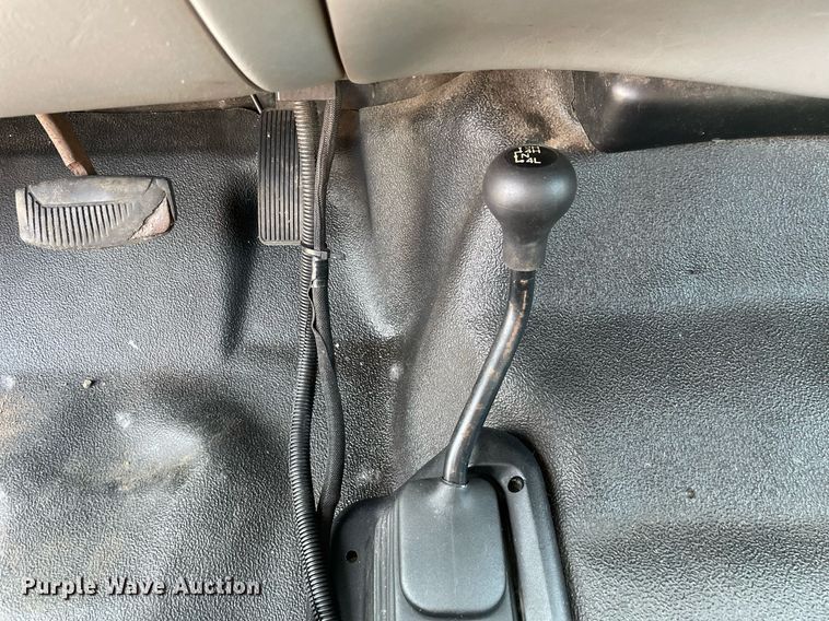 image for item DS8759 2006 Ford F350 Super Duty XL  flatbed pickup truck