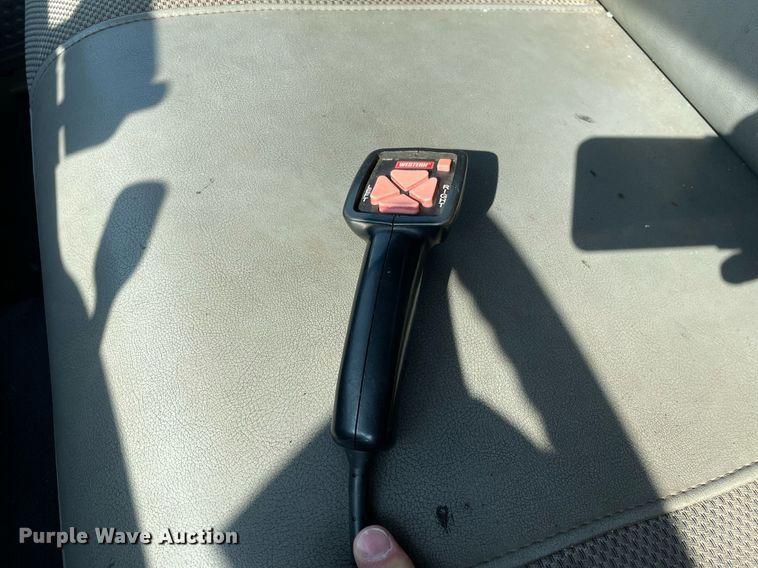 image for item DS8759 2006 Ford F350 Super Duty XL  flatbed pickup truck