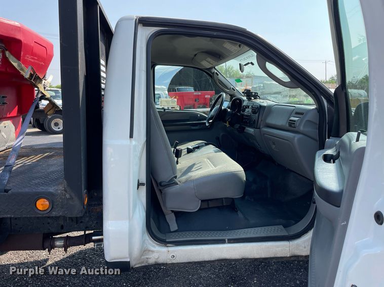 image for item DS8759 2006 Ford F350 Super Duty XL  flatbed pickup truck