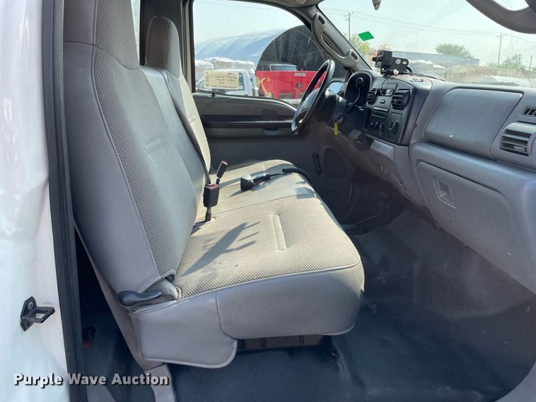 image for item DS8759 2006 Ford F350 Super Duty XL  flatbed pickup truck