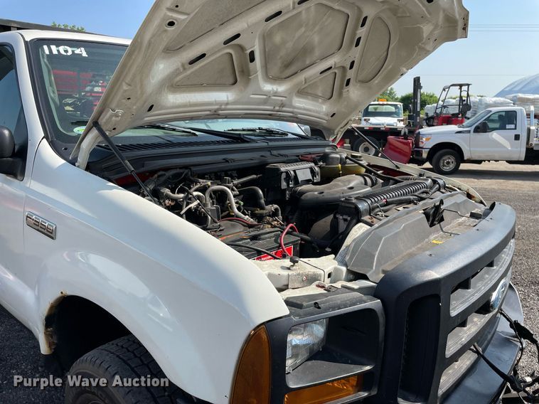 image for item DS8759 2006 Ford F350 Super Duty XL  flatbed pickup truck