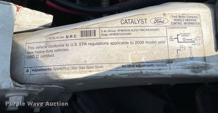 image for item DS8759 2006 Ford F350 Super Duty XL  flatbed pickup truck