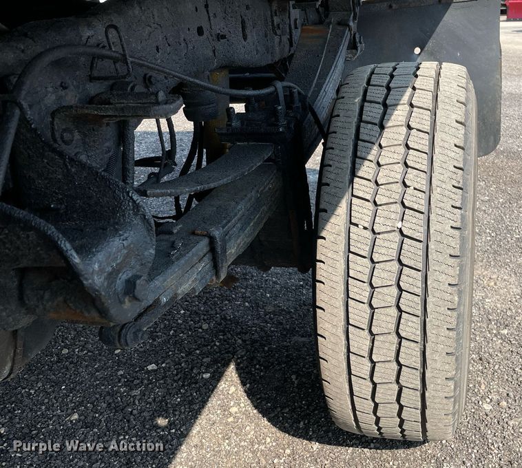 image for item DS8759 2006 Ford F350 Super Duty XL  flatbed pickup truck