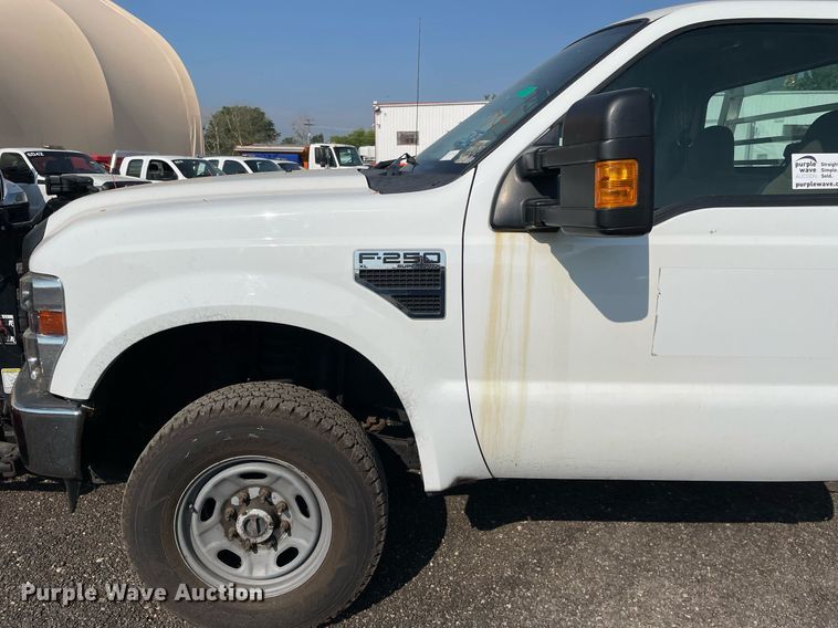 image for item DS8760 2010 Ford F250 Super Duty XL  flatbed pickup truck