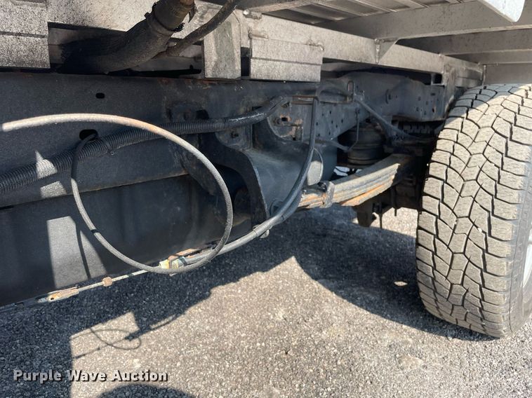 image for item DS8760 2010 Ford F250 Super Duty XL  flatbed pickup truck