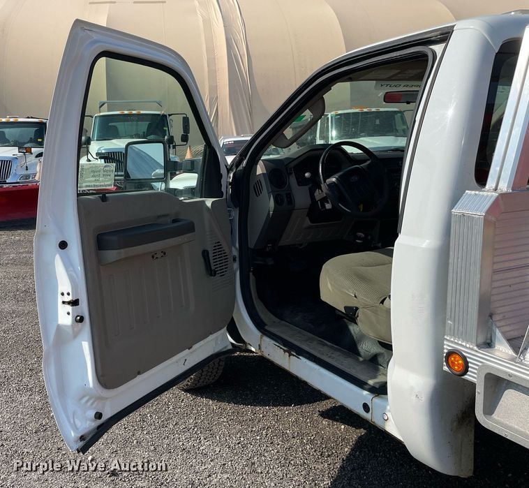 image for item DS8760 2010 Ford F250 Super Duty XL  flatbed pickup truck