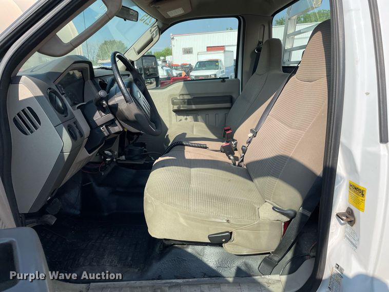 image for item DS8760 2010 Ford F250 Super Duty XL  flatbed pickup truck