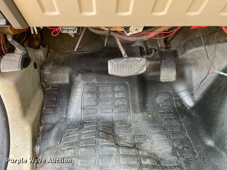 image for item DS8760 2010 Ford F250 Super Duty XL  flatbed pickup truck