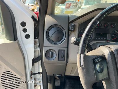 image for item DS8760 2010 Ford F250 Super Duty XL  flatbed pickup truck