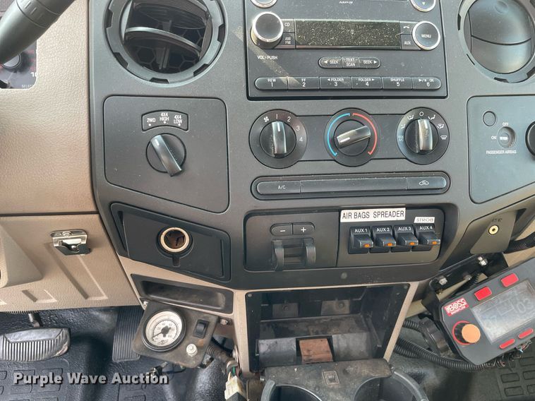 image for item DS8760 2010 Ford F250 Super Duty XL  flatbed pickup truck