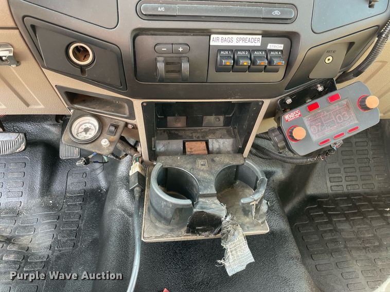 image for item DS8760 2010 Ford F250 Super Duty XL  flatbed pickup truck