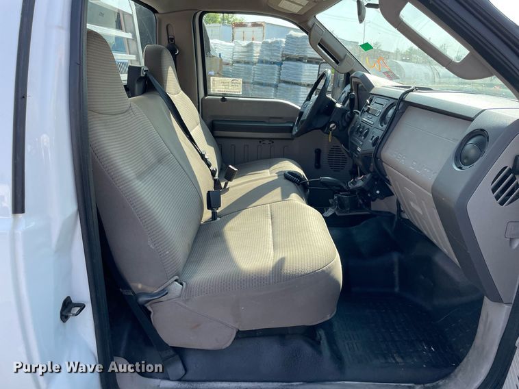 image for item DS8760 2010 Ford F250 Super Duty XL  flatbed pickup truck