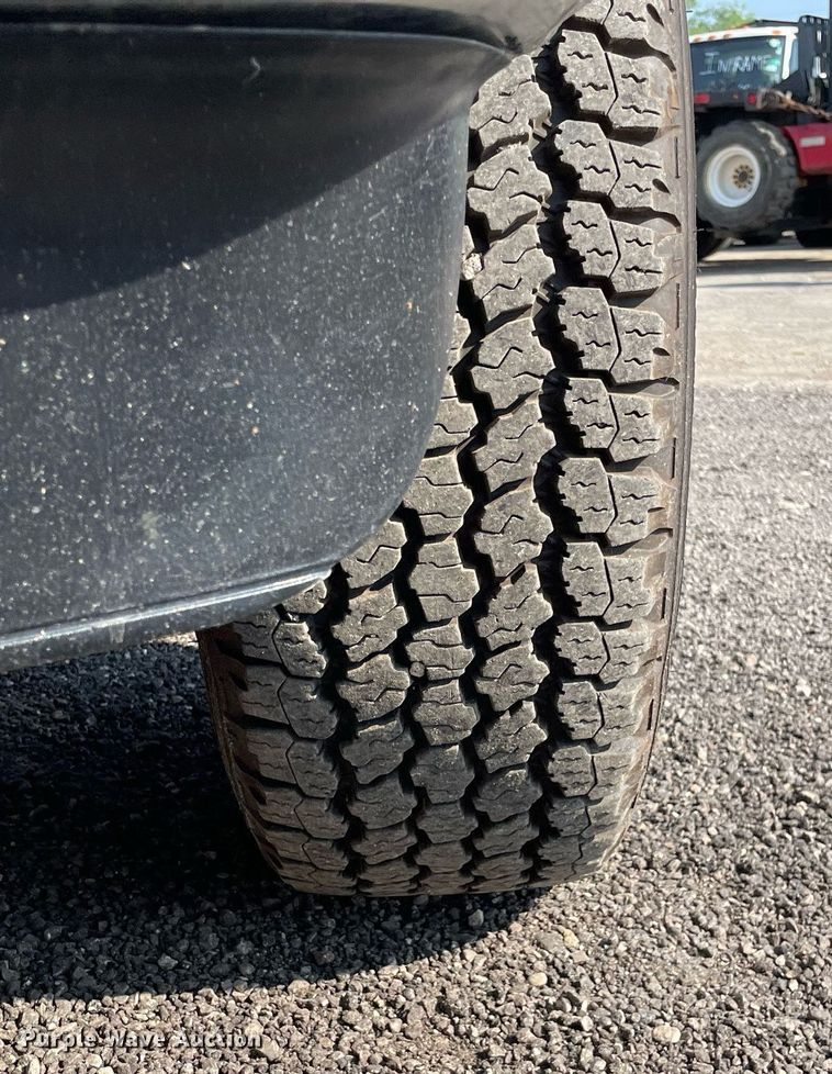 image for item DS8760 2010 Ford F250 Super Duty XL  flatbed pickup truck