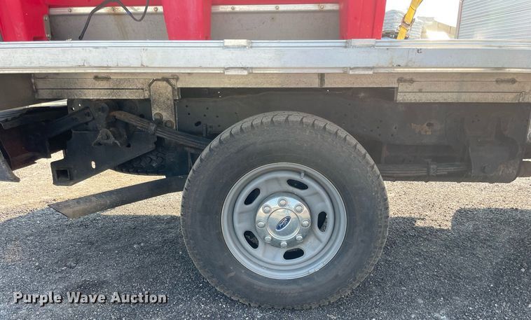 image for item DS8760 2010 Ford F250 Super Duty XL  flatbed pickup truck