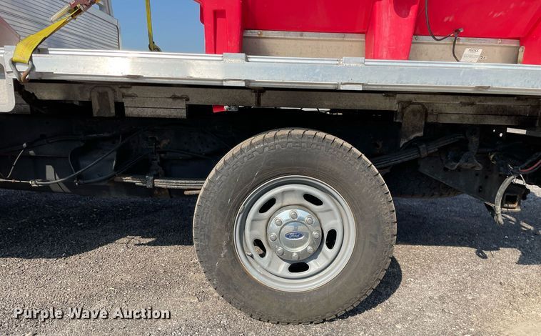 image for item DS8760 2010 Ford F250 Super Duty XL  flatbed pickup truck