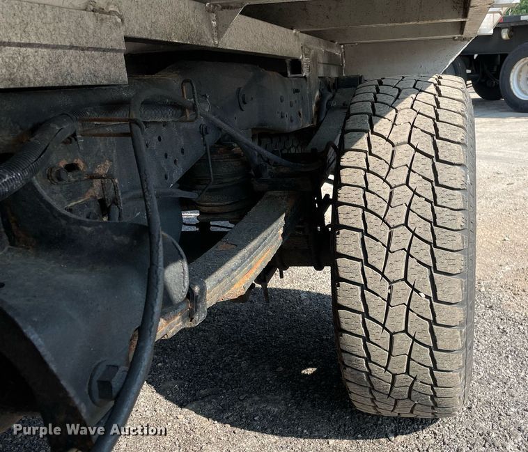 image for item DS8760 2010 Ford F250 Super Duty XL  flatbed pickup truck