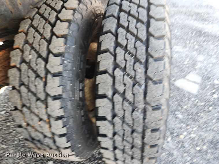 image for item DS8761 2011 Ford F350 Super Duty XL  flatbed pickup truck