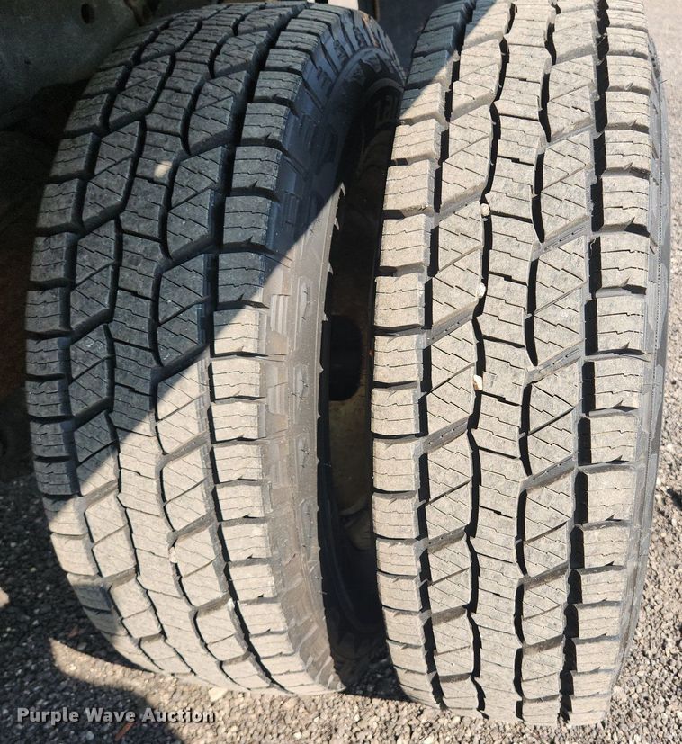 image for item DS8761 2011 Ford F350 Super Duty XL  flatbed pickup truck