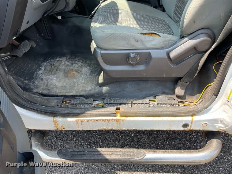 image for item DS8762 2012 Ford F350 Super Duty XL  flatbed pickup truck