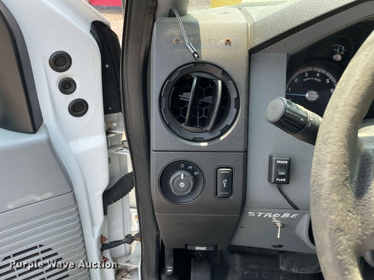 image for item DS8762 2012 Ford F350 Super Duty XL  flatbed pickup truck