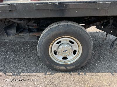 image for item DS8762 2012 Ford F350 Super Duty XL  flatbed pickup truck