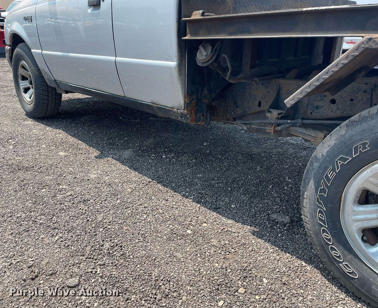 image for item DS8763 2003 Ford Ranger XLT  SuperCab flatbed pickup truck