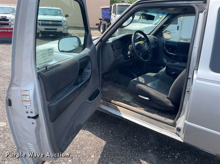 image for item DS8763 2003 Ford Ranger XLT  SuperCab flatbed pickup truck