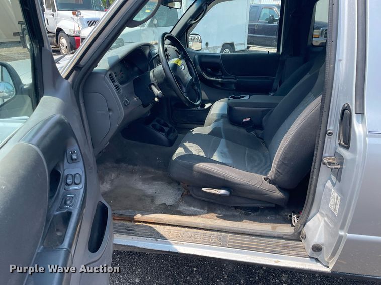 image for item DS8763 2003 Ford Ranger XLT  SuperCab flatbed pickup truck