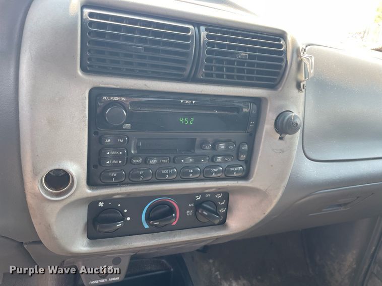 image for item DS8763 2003 Ford Ranger XLT  SuperCab flatbed pickup truck