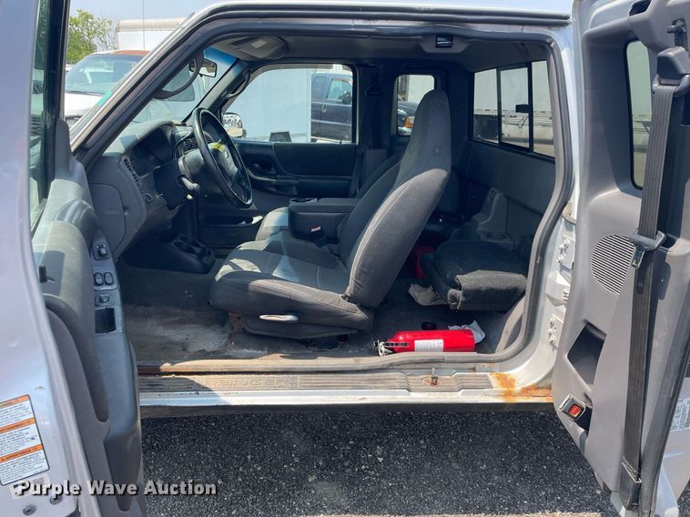 image for item DS8763 2003 Ford Ranger XLT  SuperCab flatbed pickup truck