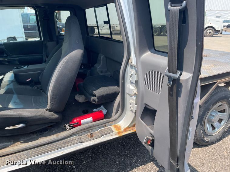 image for item DS8763 2003 Ford Ranger XLT  SuperCab flatbed pickup truck