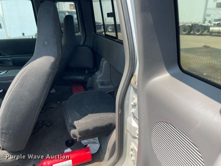 image for item DS8763 2003 Ford Ranger XLT  SuperCab flatbed pickup truck