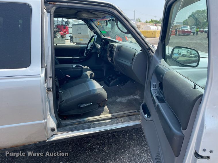 image for item DS8763 2003 Ford Ranger XLT  SuperCab flatbed pickup truck