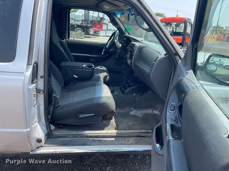 image for item DS8763 2003 Ford Ranger XLT  SuperCab flatbed pickup truck