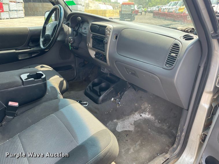 image for item DS8763 2003 Ford Ranger XLT  SuperCab flatbed pickup truck