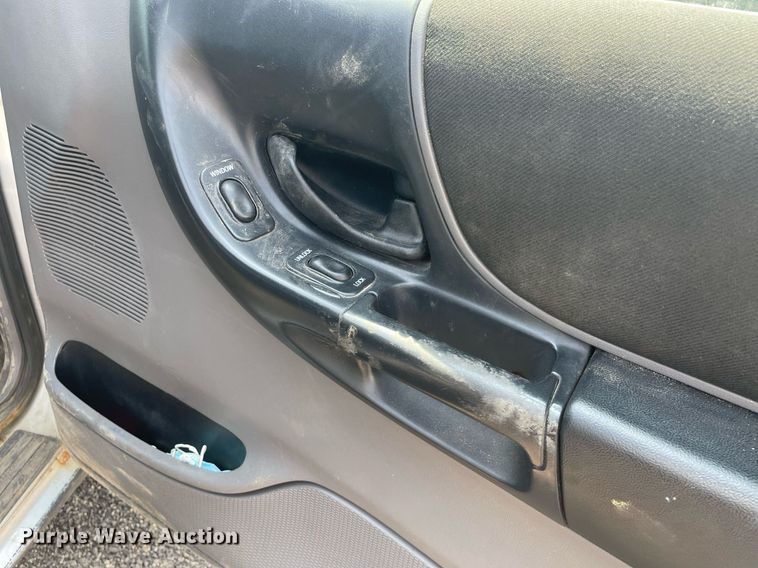 image for item DS8763 2003 Ford Ranger XLT  SuperCab flatbed pickup truck