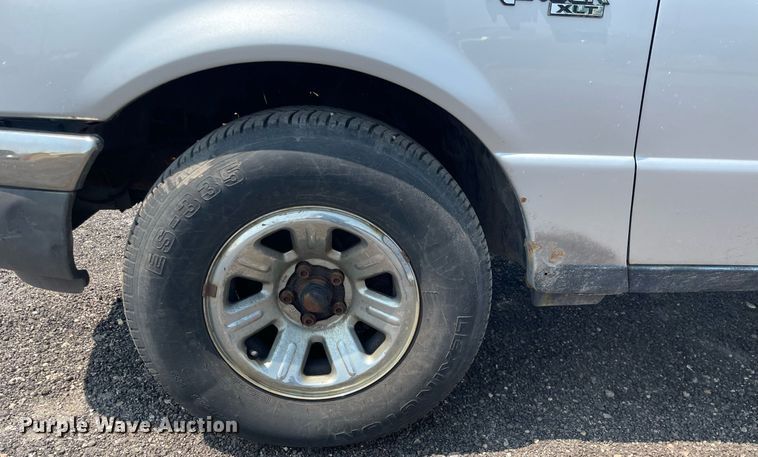 image for item DS8763 2003 Ford Ranger XLT  SuperCab flatbed pickup truck