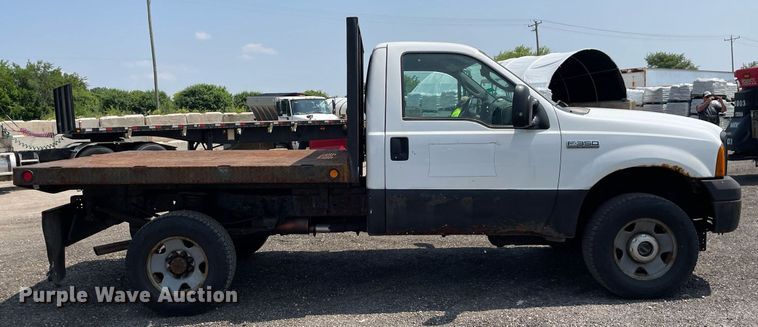 image for item DS8764 2006 Ford F350 Super Duty XL  flatbed pickup truck